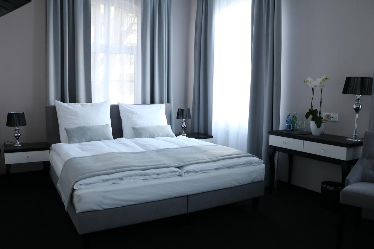 Hotel Villa Casino Słubice Exteriör bild